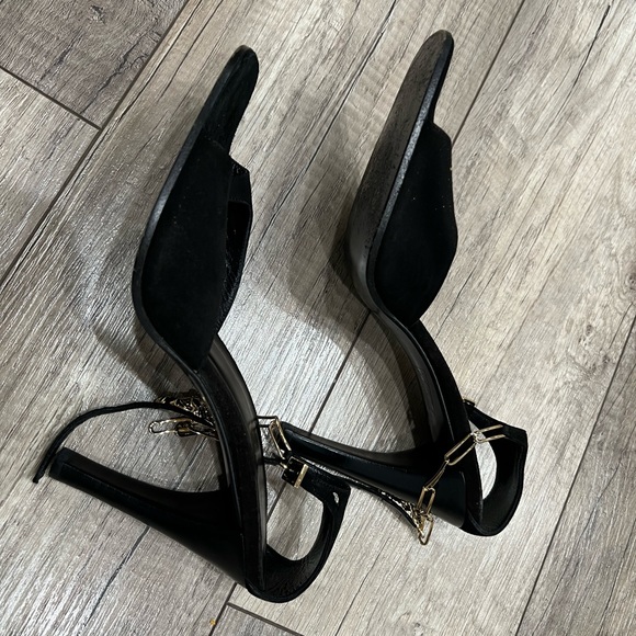 Gucci Black Velvet 4” Heel With Gold Ankle Strap - only worn 5 times, like new - Picture 9 of 9